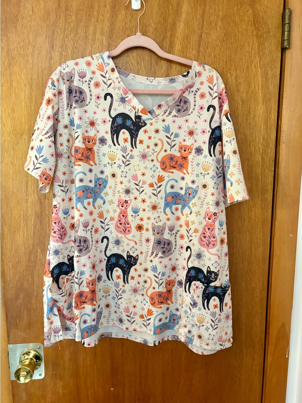 Cute Cats Printed Pet-Themed Scrub Top in Cream with Multicolor Cats